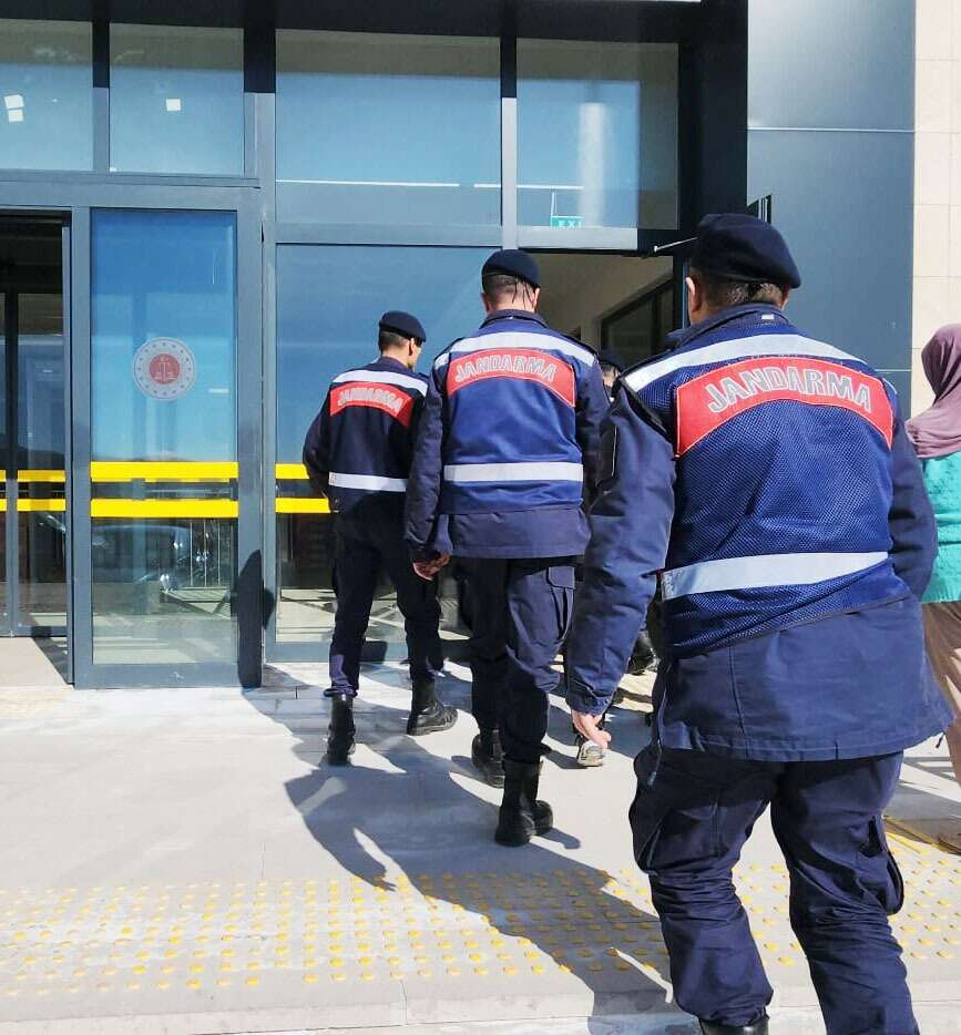 Muğla’da 8 Mart Kadınlar Gününde Eşini Bıçaklayarak Öldüren Koca Adliyeye Sevk Edildi 6